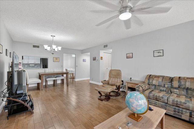 7633 Tahiti Lane 101, Lake Worth, FL 33467