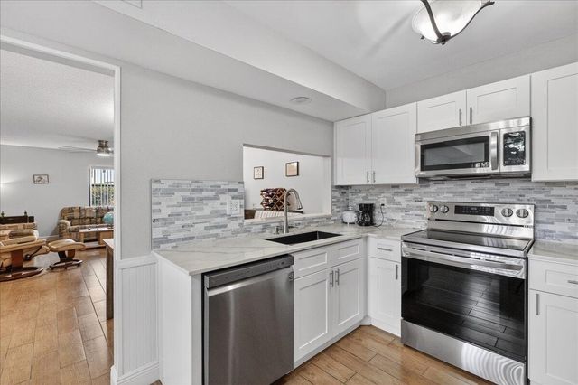 7633 Tahiti Lane 101, Lake Worth, FL 33467