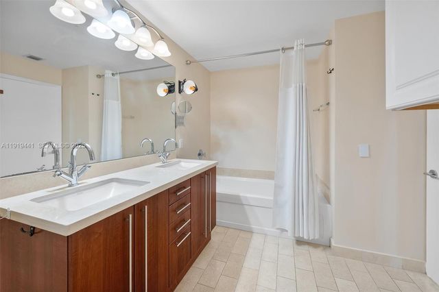 79 SW 12th St 4004S, Miami, FL 33130