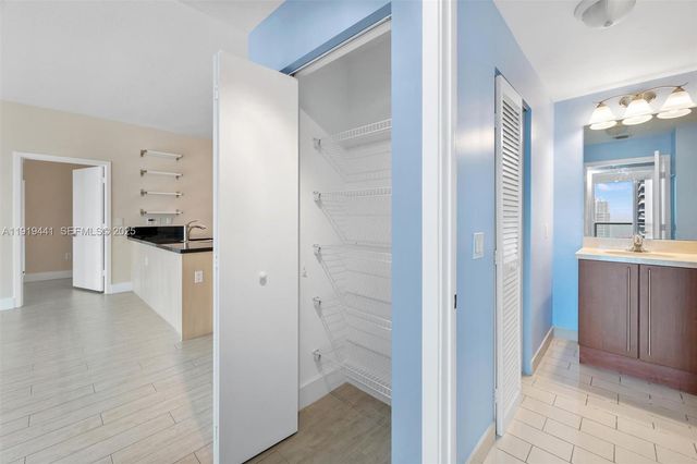 79 SW 12th St 4004S, Miami, FL 33130