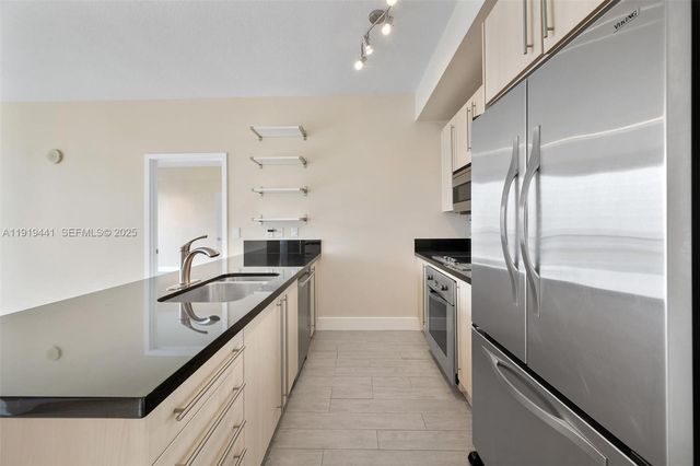 79 SW 12th St 4004S, Miami, FL 33130