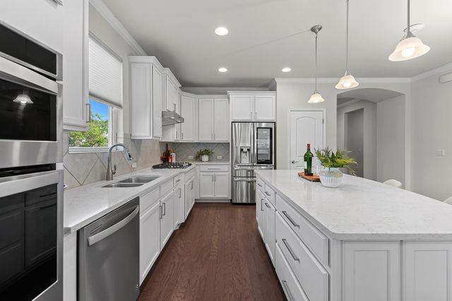 215 Hanging Star LN, Georgetown, TX 78633