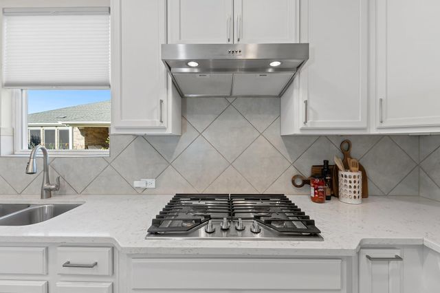215 Hanging Star LN, Georgetown, TX 78633