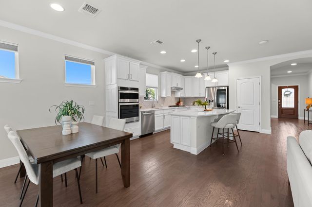 215 Hanging Star LN, Georgetown, TX 78633