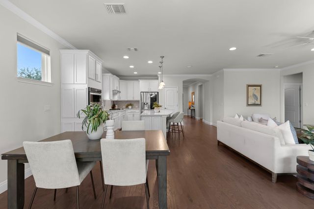 215 Hanging Star LN, Georgetown, TX 78633