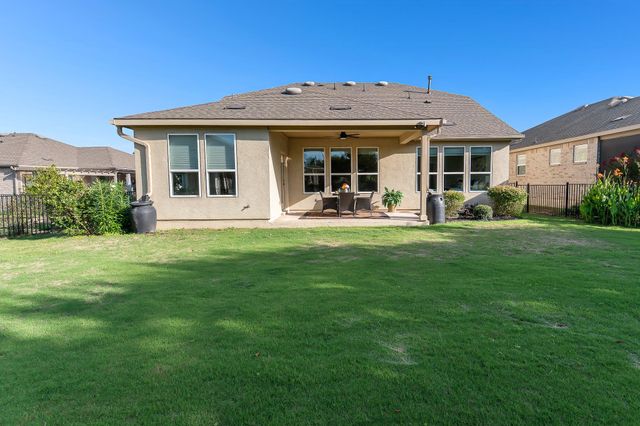 215 Hanging Star LN, Georgetown, TX 78633