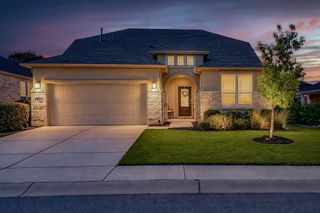 215 Hanging Star LN, Georgetown, TX 78633