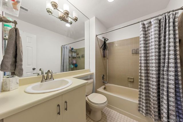 100 Daly Boulevard 2810, Oceanside, NY 11572