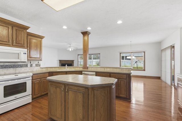 2707 W Highpoint Circle, Ozark, MO 65721