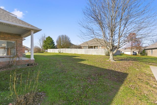 2707 W Highpoint Circle, Ozark, MO 65721