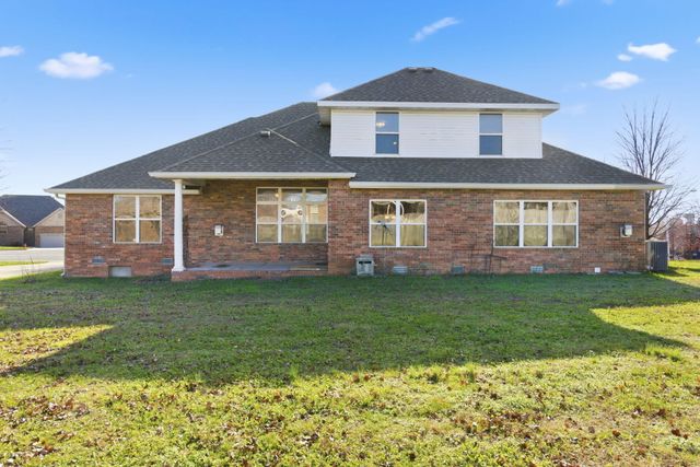2707 W Highpoint Circle, Ozark, MO 65721