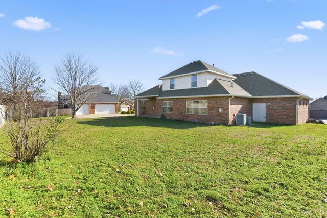 2707 W Highpoint Circle, Ozark, MO 65721