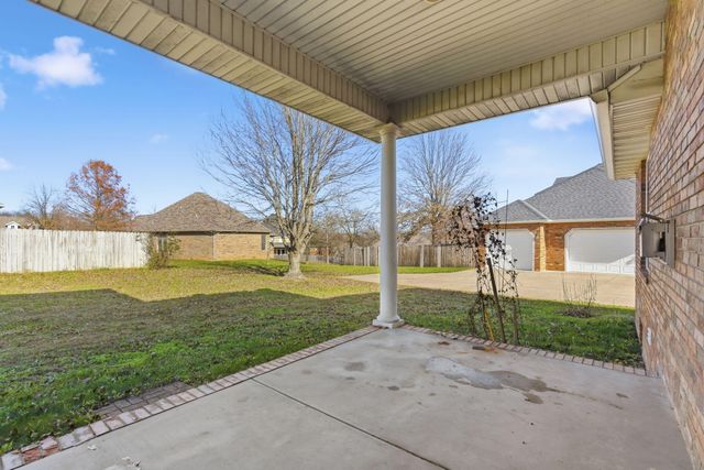 2707 W Highpoint Circle, Ozark, MO 65721