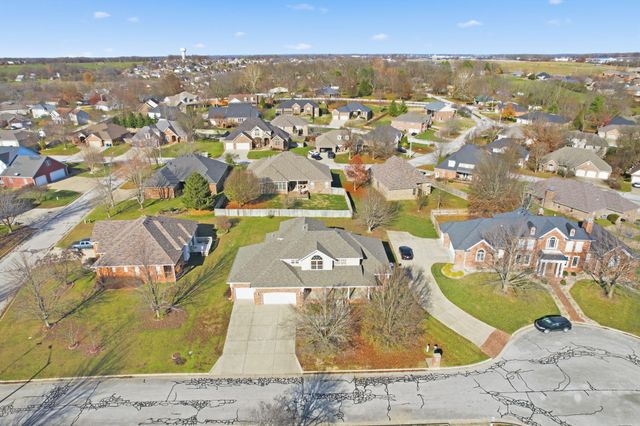 2707 W Highpoint Circle, Ozark, MO 65721