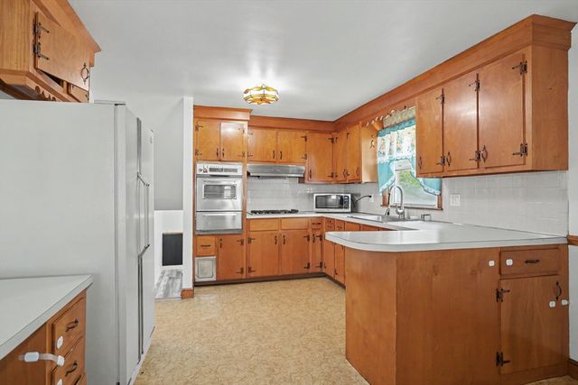 14 Kazimer Dr, Billerica, MA 01821
