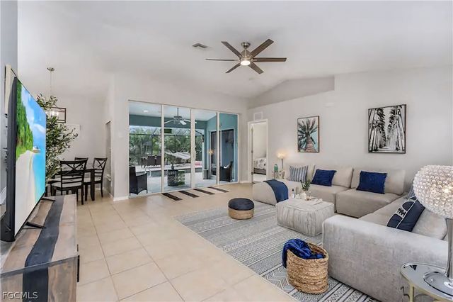 2705 SW 11th PL, Cape Coral, FL 33914