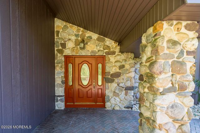 9 Jill Drive, Holmdel, NJ 07733
