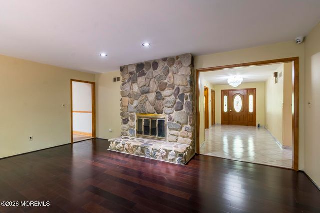 9 Jill Drive, Holmdel, NJ 07733
