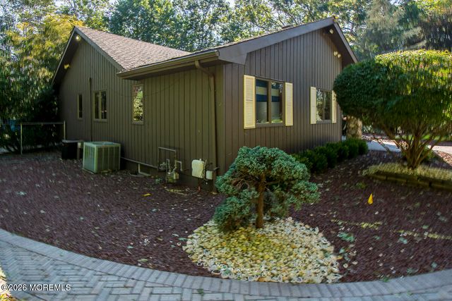 9 Jill Drive, Holmdel, NJ 07733