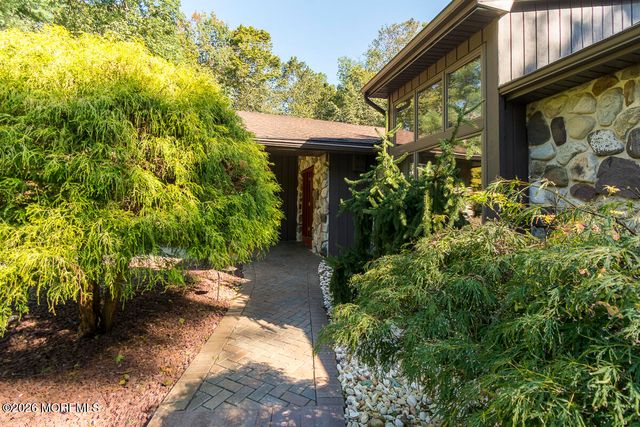 9 Jill Drive, Holmdel, NJ 07733