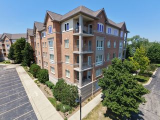125 N Buffalo Grove Road 213, Buffalo Grove, IL 60089