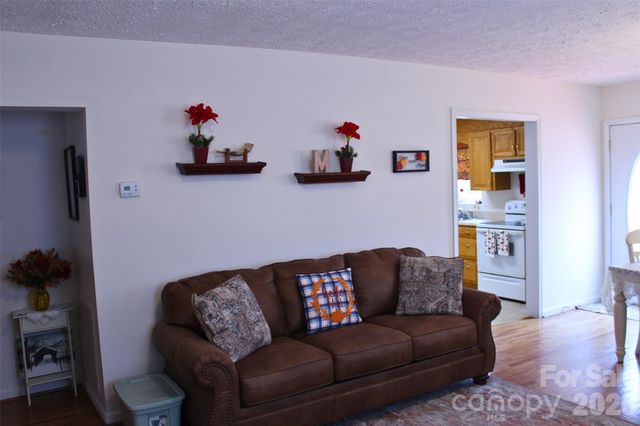 625 Milton Avenue SW, Valdese, NC 28690