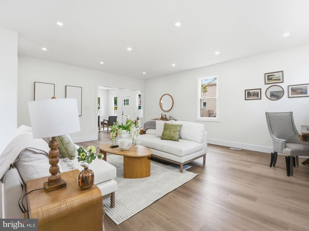 110 W WASHINGTON ST, RIVERSIDE, NJ 08075 — photo 4