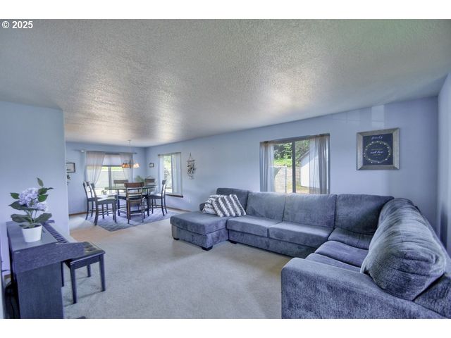 126 WESTMINSTER Dr, Kelso, WA 98626