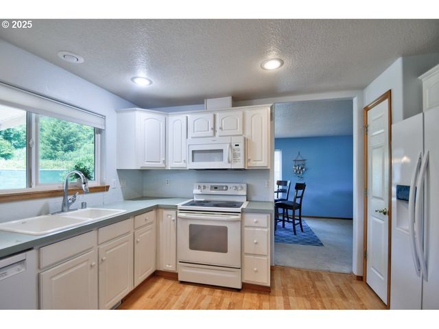 126 WESTMINSTER Dr, Kelso, WA 98626