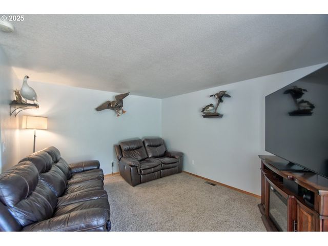 126 WESTMINSTER Dr, Kelso, WA 98626