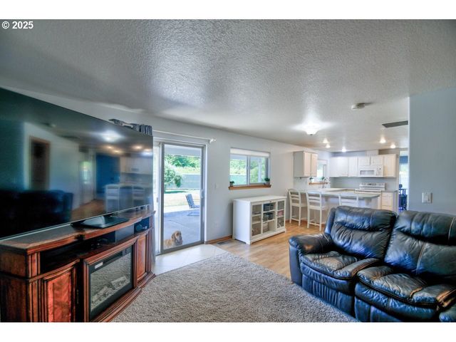 126 WESTMINSTER Dr, Kelso, WA 98626