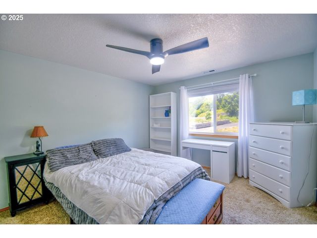 126 WESTMINSTER Dr, Kelso, WA 98626