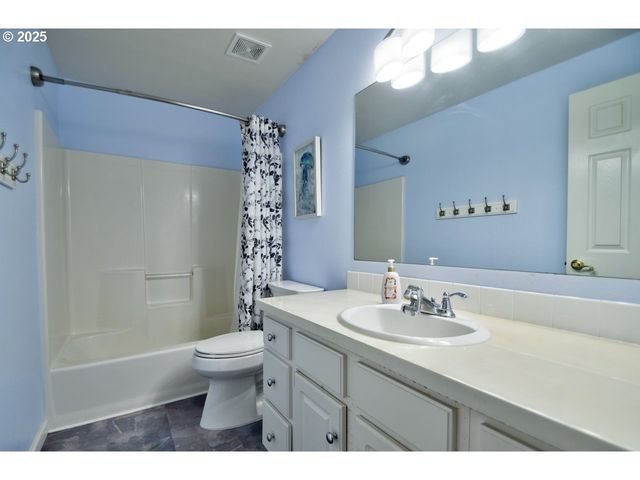 126 WESTMINSTER Dr, Kelso, WA 98626
