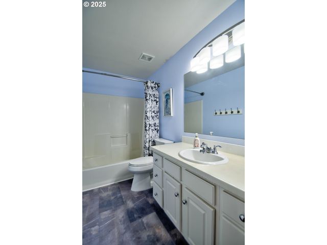 126 WESTMINSTER Dr, Kelso, WA 98626