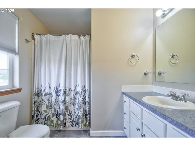 126 WESTMINSTER Dr, Kelso, WA 98626