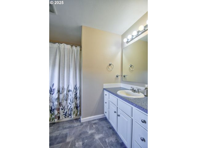 126 WESTMINSTER Dr, Kelso, WA 98626