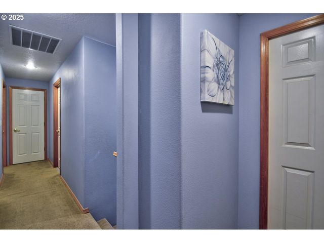 126 WESTMINSTER Dr, Kelso, WA 98626
