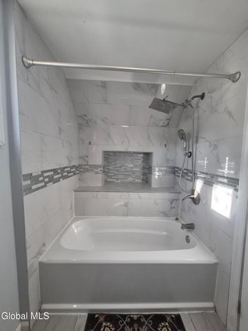 8 Green Street, Mayfield, NY 12117