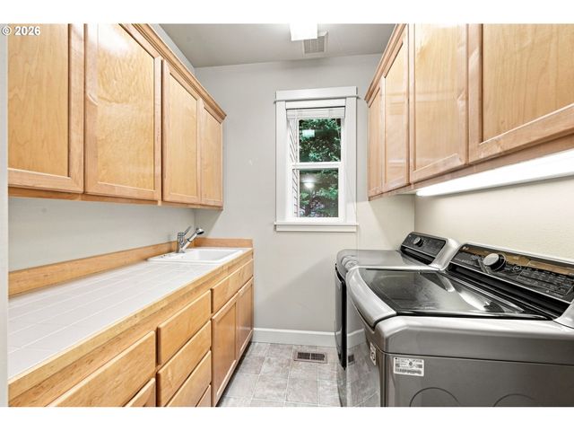 3324 BENTLEY Ave, Eugene, OR 97405