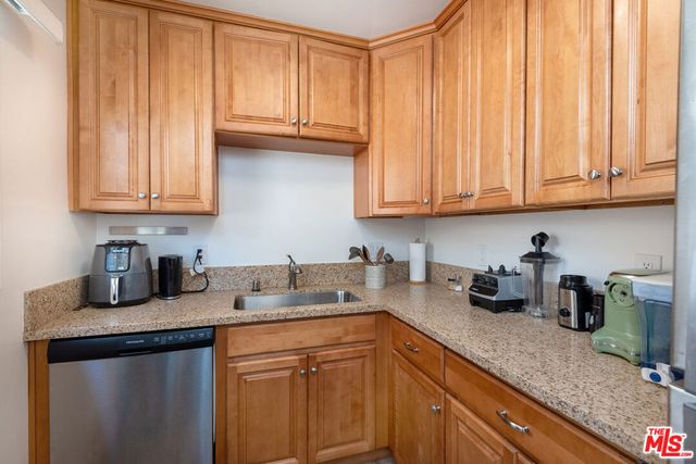 13013 Venice Boulevard, Los Angeles, CA 90066