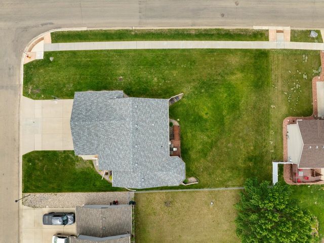 2608 Crescent Drive, Minot, ND 58703