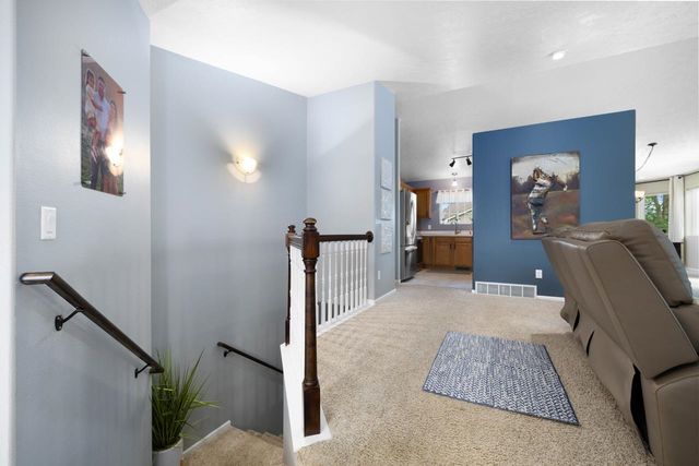 2608 Crescent Drive, Minot, ND 58703