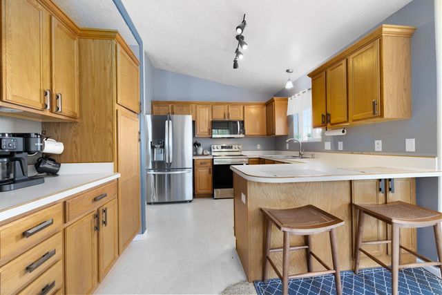 2608 Crescent Drive, Minot, ND 58703