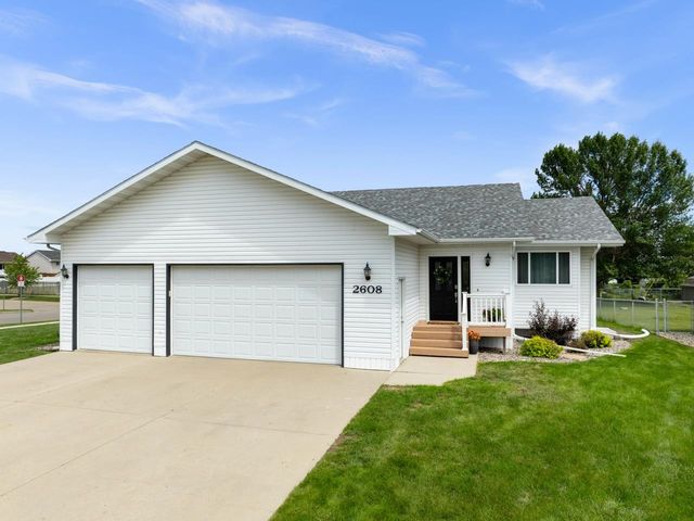 2608 Crescent Drive, Minot, ND 58703