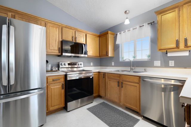 2608 Crescent Drive, Minot, ND 58703