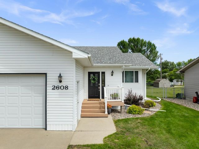 2608 Crescent Drive, Minot, ND 58703