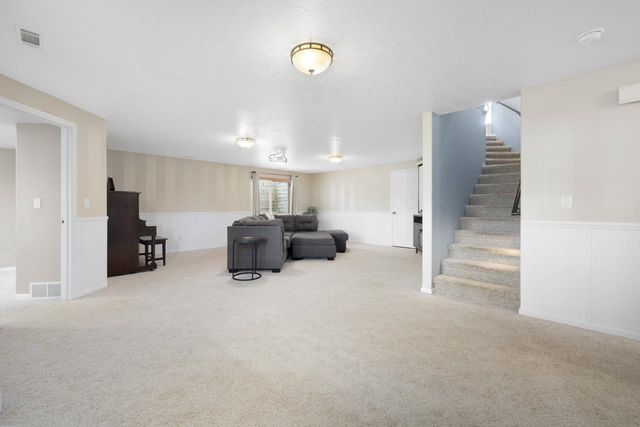 2608 Crescent Drive, Minot, ND 58703
