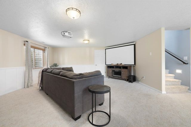 2608 Crescent Drive, Minot, ND 58703
