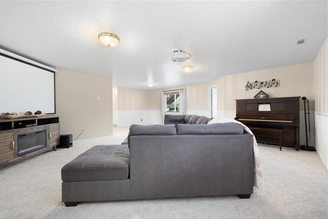 2608 Crescent Drive, Minot, ND 58703