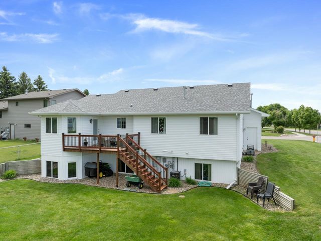 2608 Crescent Drive, Minot, ND 58703